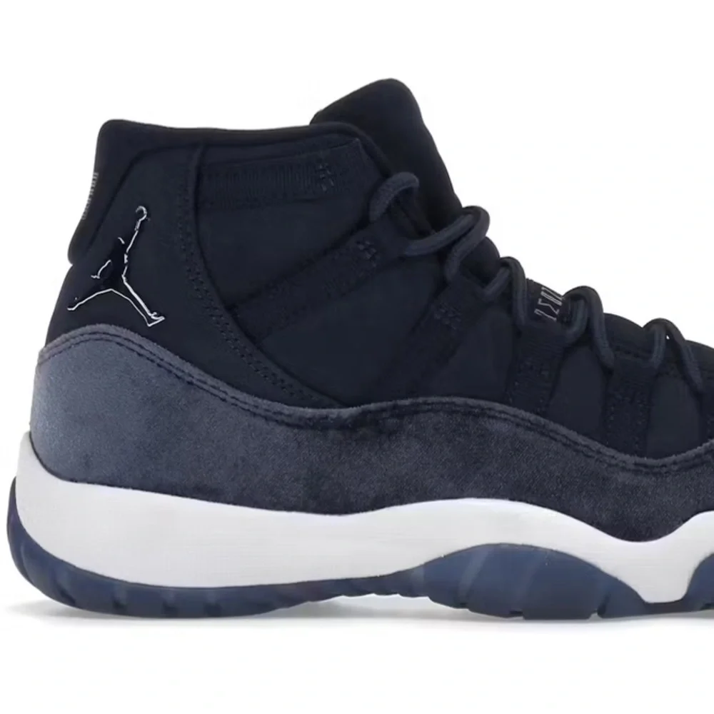 Air Jordan 11 Velvet "Midnight Navy" sneakers - Picture 4 of 5